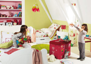 exceptionally-children-room-decor-for-two-withcalm-green-wall